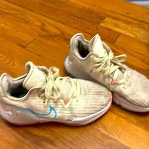 Nike Kids Sneakers in Cream and Blue